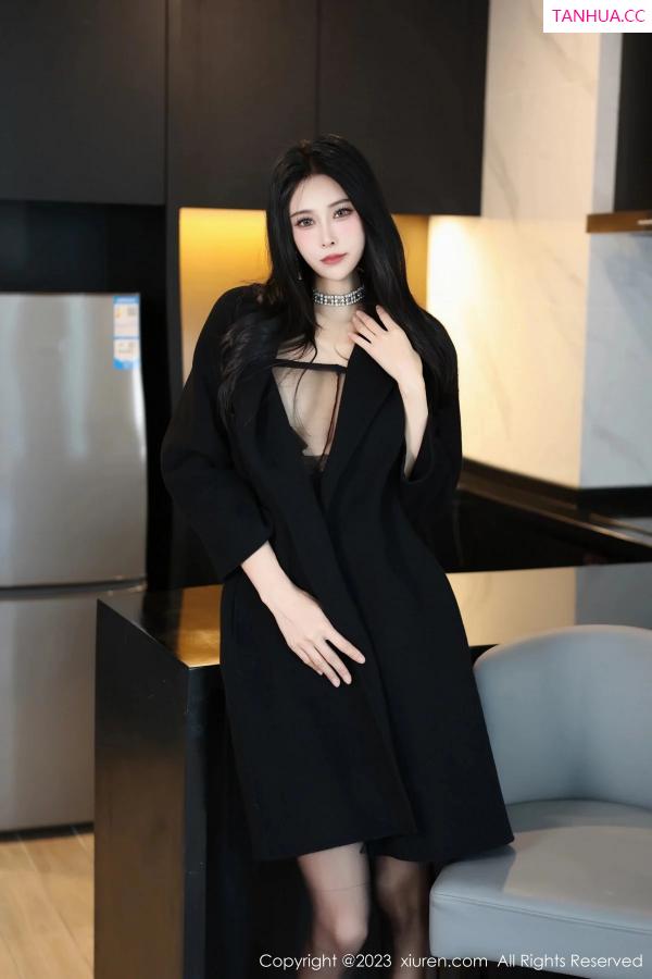 草莓  [XiuRen]高清写真图 2023.12.12 No.7797 草莓mm 黑丝美腿第7张图片